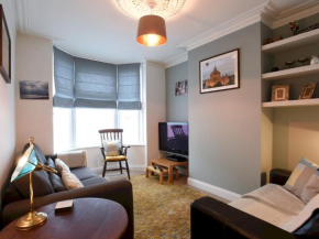 Pass The Keys Modern 2 bed in Southsea sleeps 4